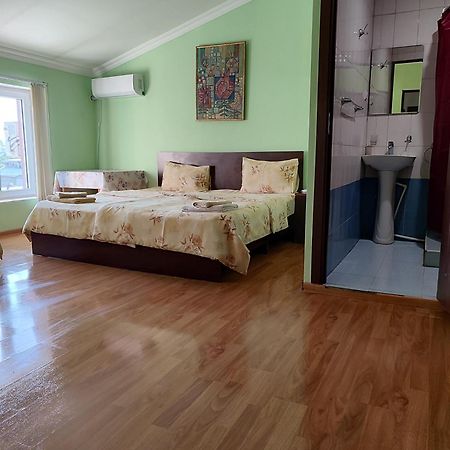 Hotel Bonjour House Erywań Zewnętrze zdjęcie
